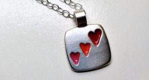 silver enamel heearts pendant hjärta halsband