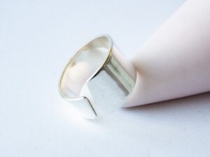 Minimalistisk ring i silver